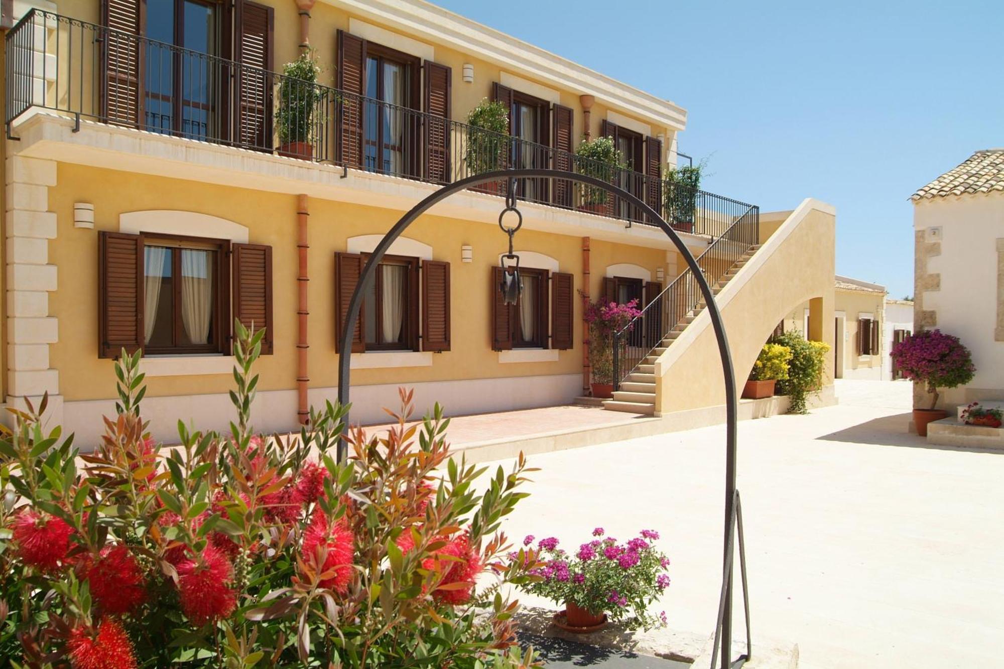 Hotel La Corte Del Sole Lido di Noto Ngoại thất bức ảnh